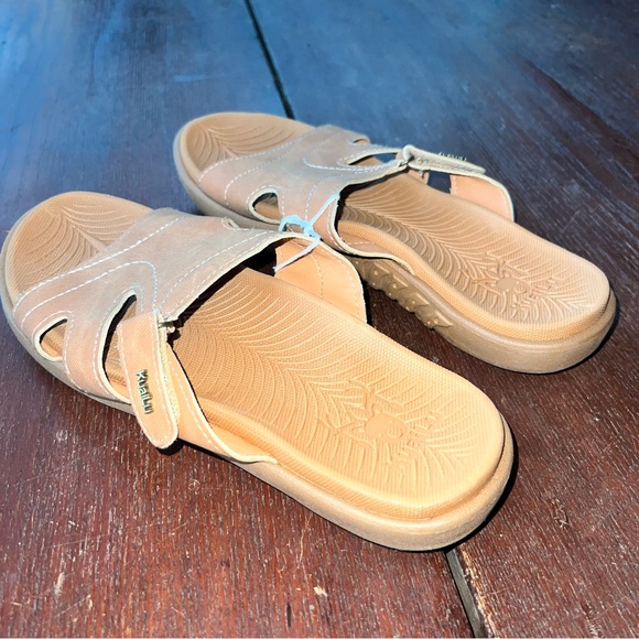 KuaiLu sandals! Like new! - Picture 6 of 10